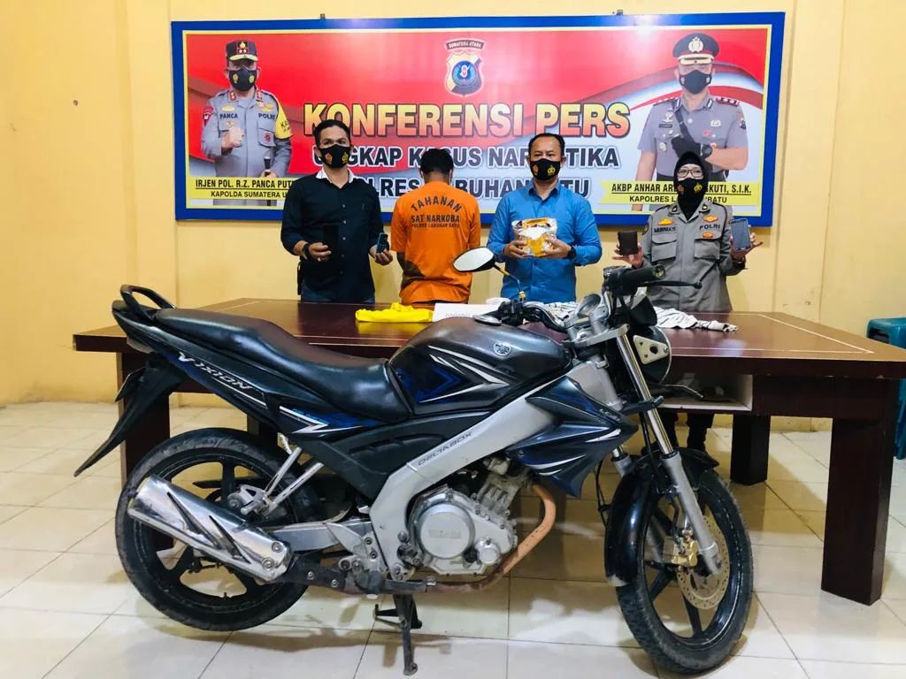 POLRES LABUHANBATU AMANKAN PELAKU 1 Kg SABU