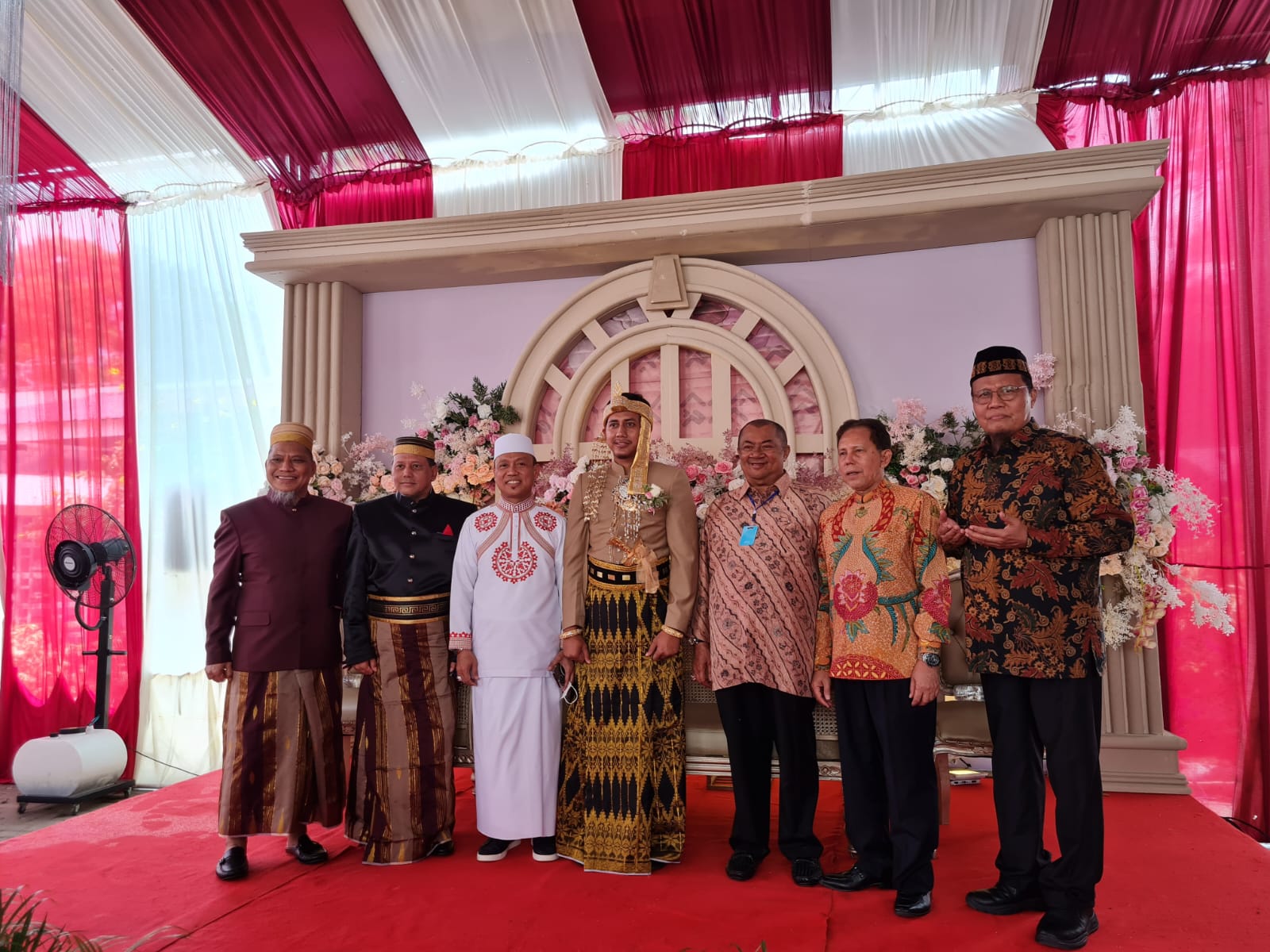 Pimpred Radar Bhayangkara Indonesia Bersama Ustadz Das,ad Latif Hadiri Resepsi Pernikahan Anak Baharuddin Djafar