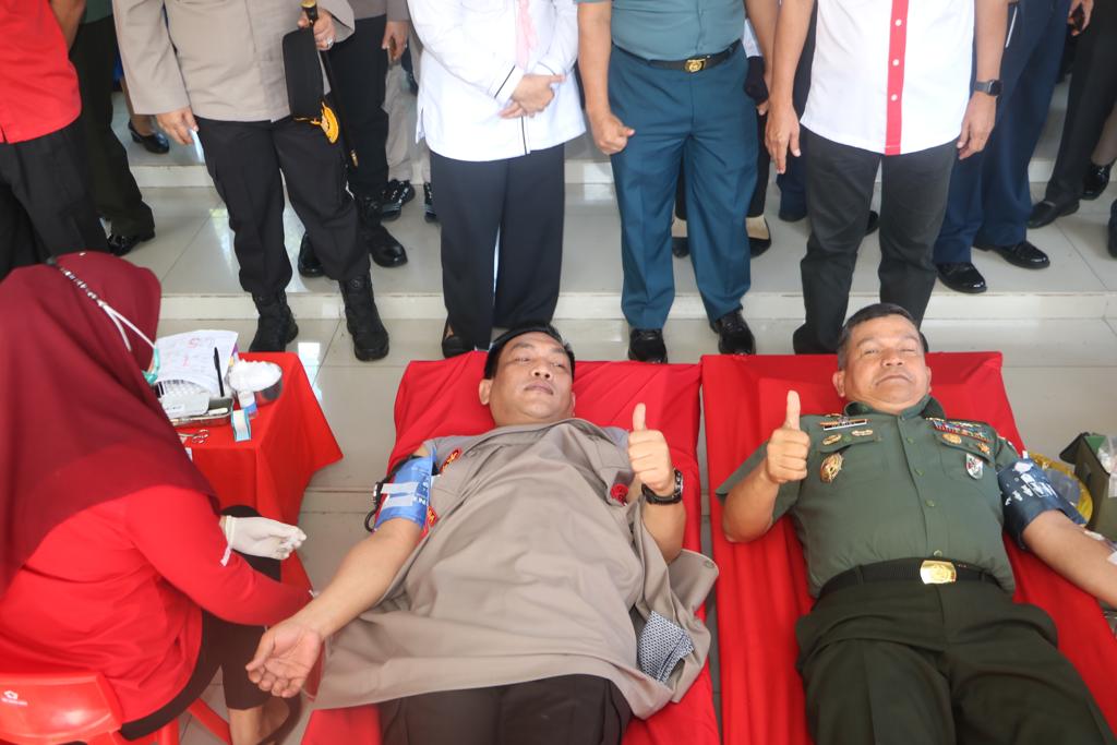 Sambut HUT TNI ke 77, Kapolda Sumut Donorkan Darahnya untuk kemanusiaan