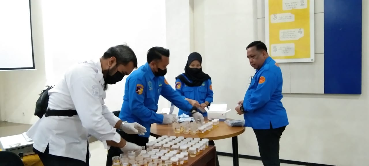 Kantor Pelayanan Pajak Pratama Banyuwangi Gandeng LRPPN-BI Banyuwangi Lakukan Screening dan Tes Urine