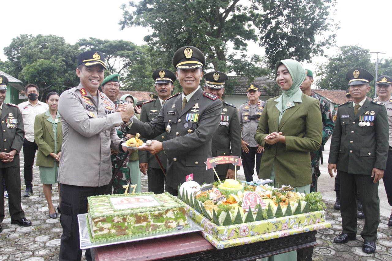 HUT TNI ke 77, Polres Cianjur Berikan Surprise Ke Jajaran TNI di Cianjur