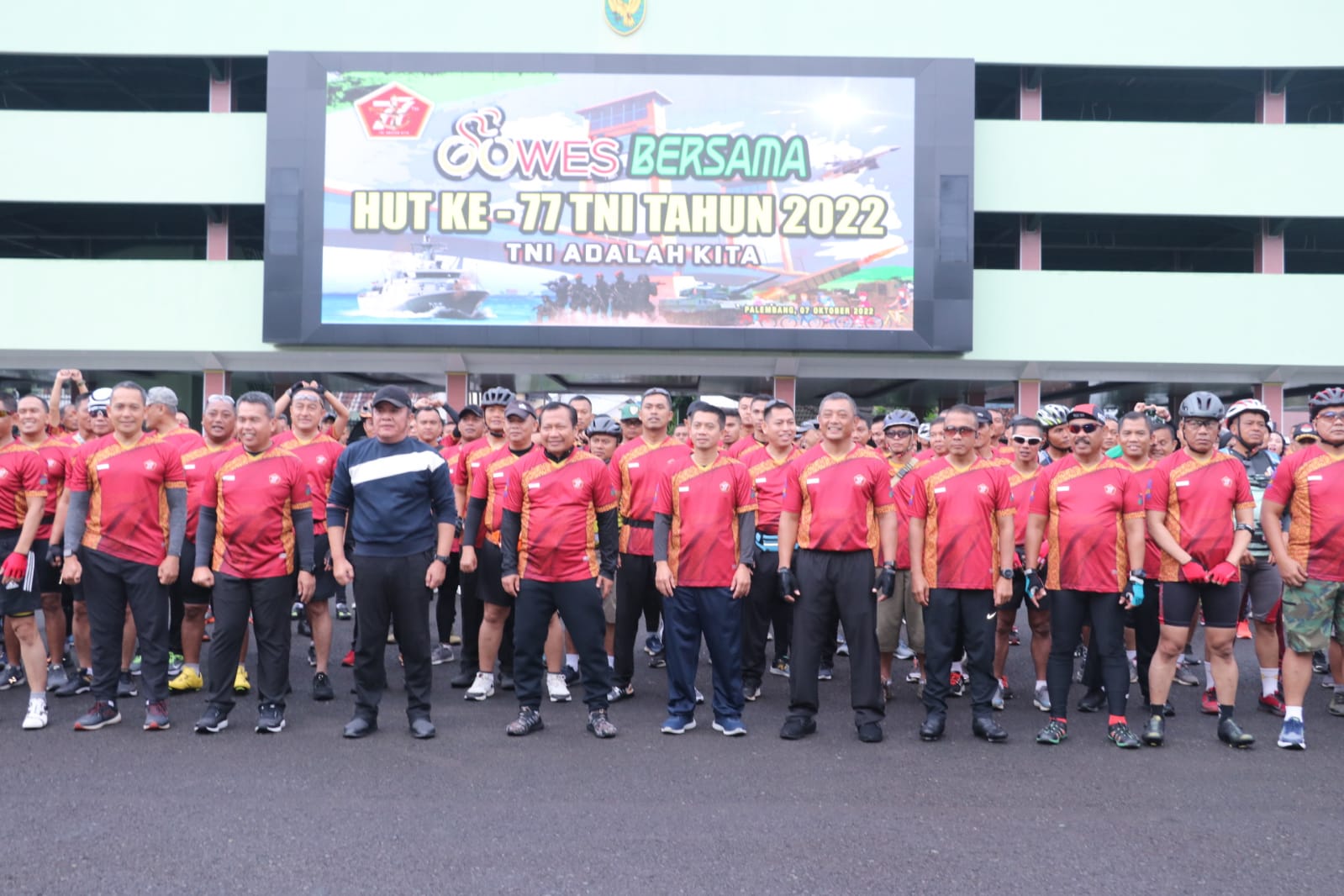 Sinergitas TNi/Polri di Hut TNI ke77 Toni Hermanto Gowes bersama Forkompimda Prov Sumsel   