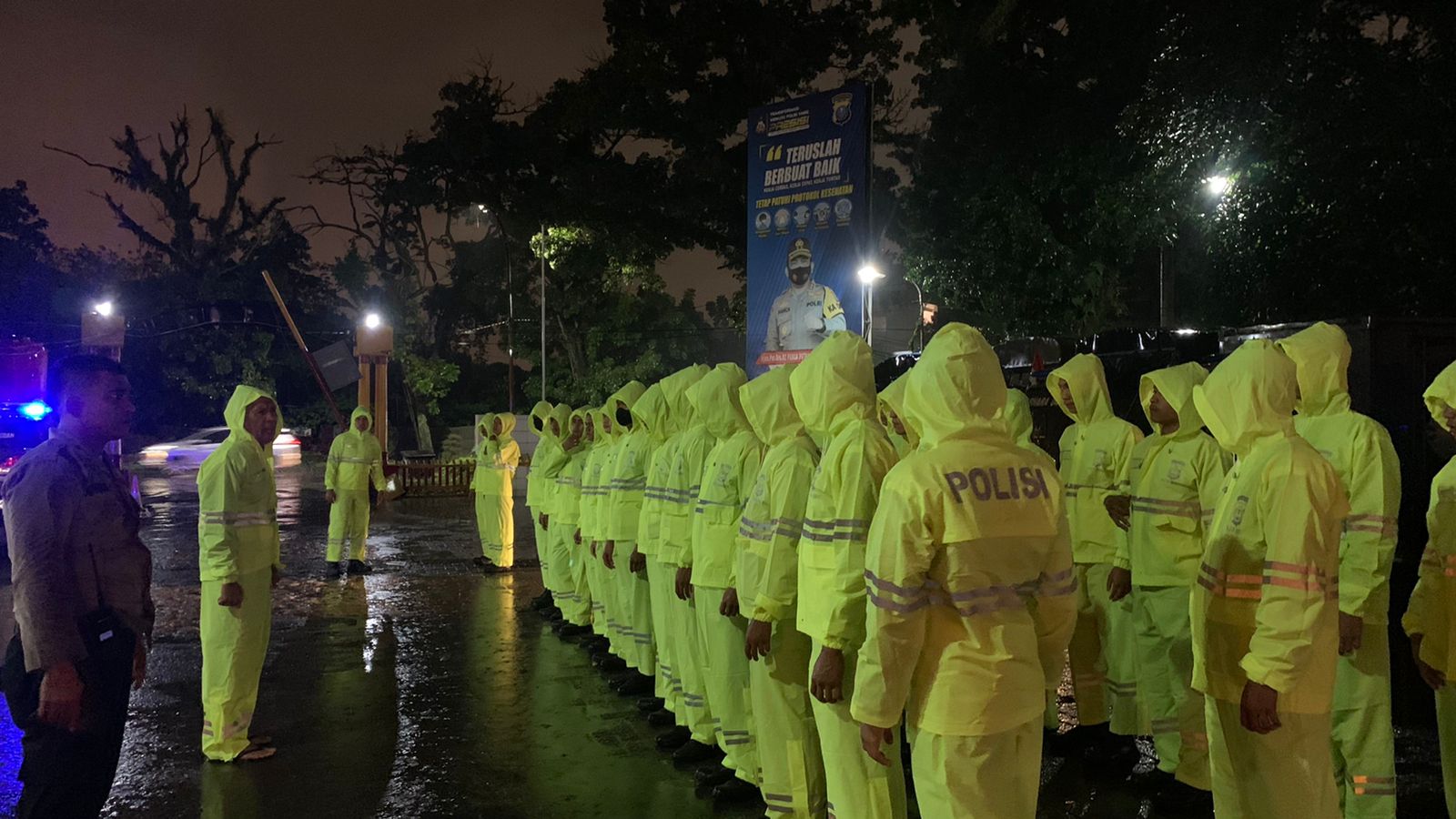 Pasca Hujan Deras, Wakasat Samapta Dan BKO Samapta Poldasu Lakukan Antisipasi Banjir Dan Kemacetan Turun Ke Lapangan