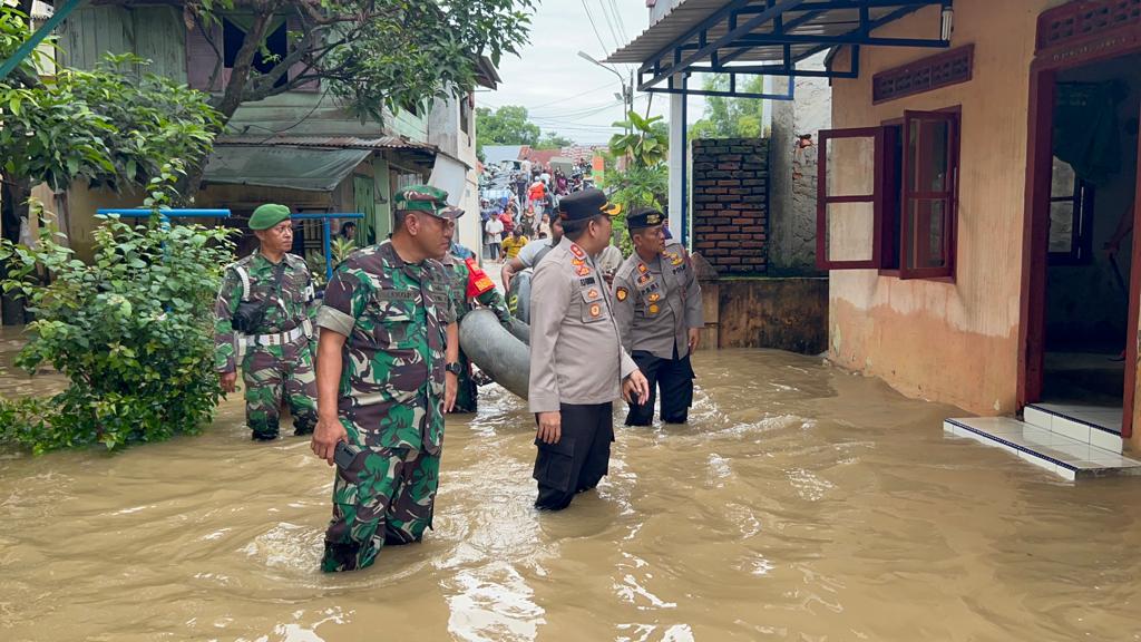 Binjai Di Landa Banjir, Gerak Cepat Polres Binjai Dirikan Posko Bencana Alam Dan Dapur Umum