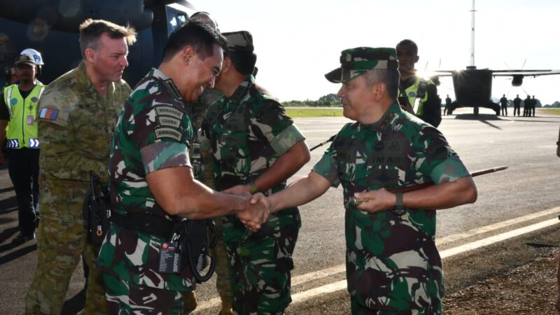 Pangdam I/BB Sambut Panglima TNI untuk Meninjau Latihan Serbuan Pendaratan Amfibi di Dabo Singkep