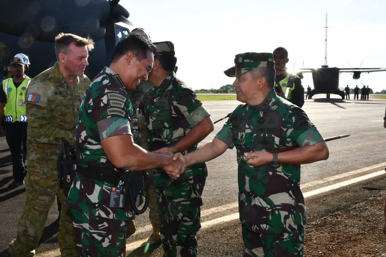 Pangdam I/BB Sambut Panglima TNI untuk Meninjau Latihan Serbuan Pendaratan Amfibi di Dabo Singkep