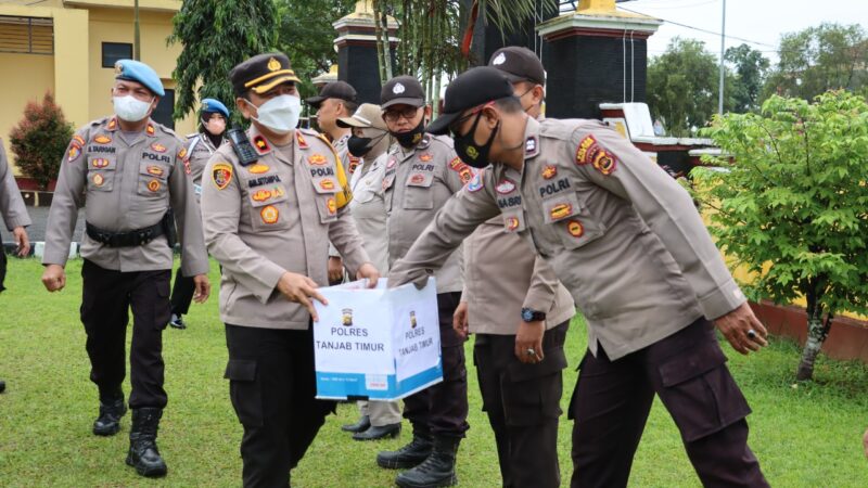 Personil Polres Tanjab Timur beserta jajarannya dengan keikhlasan turut memberikan sumbangan berupa uang untuk diberikan kepada korban bencana Gempa Bumi di Cianjur