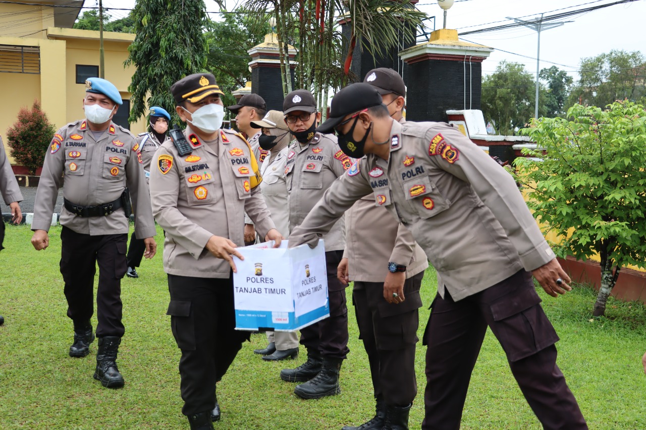 Personil Polres Tanjab Timur beserta jajarannya dengan keikhlasan turut memberikan sumbangan berupa uang untuk diberikan kepada korban bencana Gempa Bumi di Cianjur