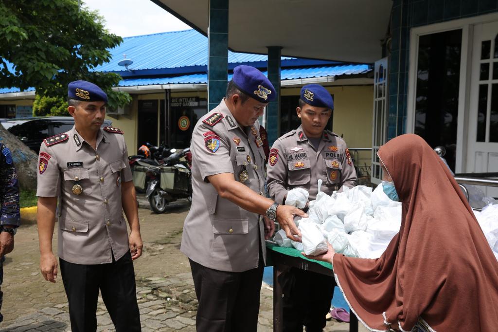 Dir Polairud Polda Sumsel Selalu Berbagi Dengan Warga Pesisir Setiap Jum’at 