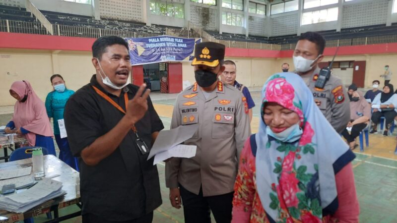 Kapolrestabes Medan Salurkan Bantuan Sembako kepada 1.569 Warga Kurang Mampu 