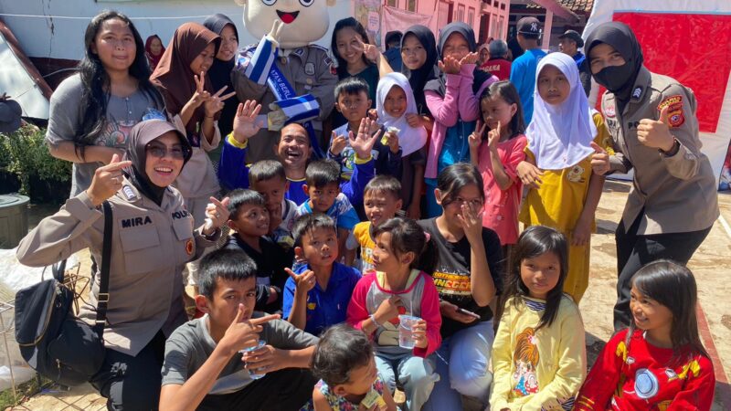 Badut Polisi Beraksi, Polres Cianjur Hibur Anak-Anak Korban Gempa Bumi Cianjur