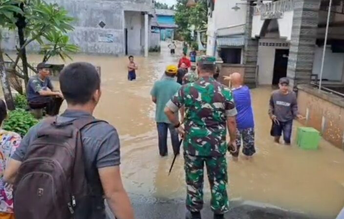 Wali Kota Binjai Drs. H. Amir Hamzah, M.AP Meninjau warga Terdampak Banjir Yang Melanda Daerah Kota Binjai