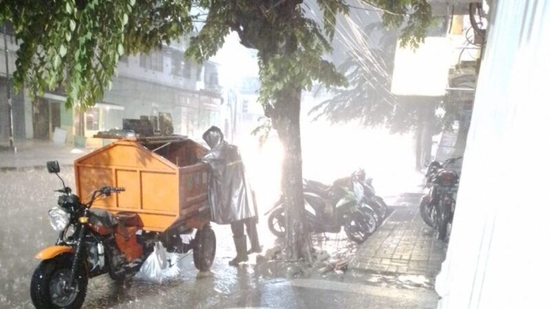 Polrestabes Medan Monitoring Daerah Rawan Banjir di Kecamatan Medan Area