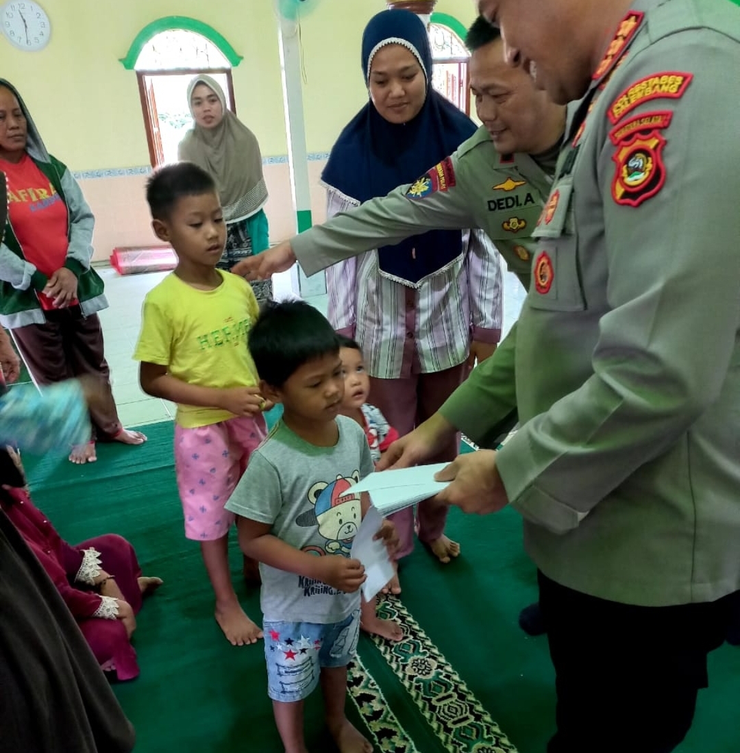 Melalui Jalur Sungai, Kapolrestabes Palembang dan PJU Sambangi Masjid Tua Azhari