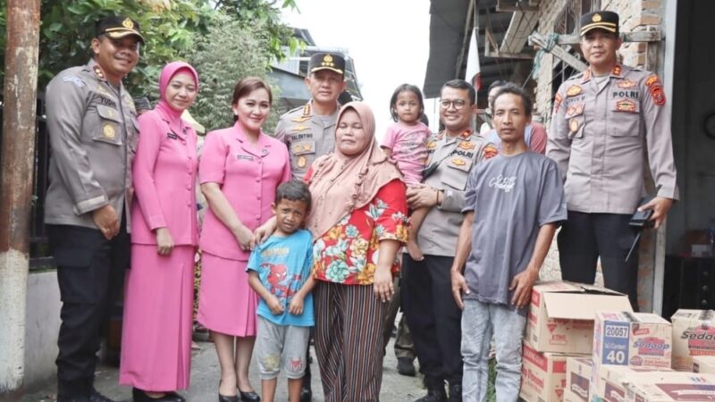 Kapolrestabes Medan Hibur Anak Penderita Stunting di Kelurahan TSM III