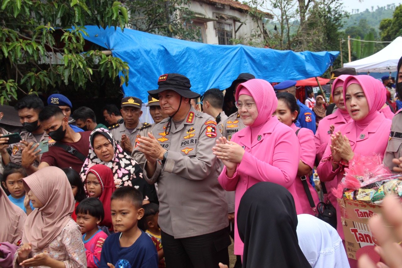 Kalemdiklat Polri Tinjau Posko Kampus Polri Peduli Korban Gempa Cianjur