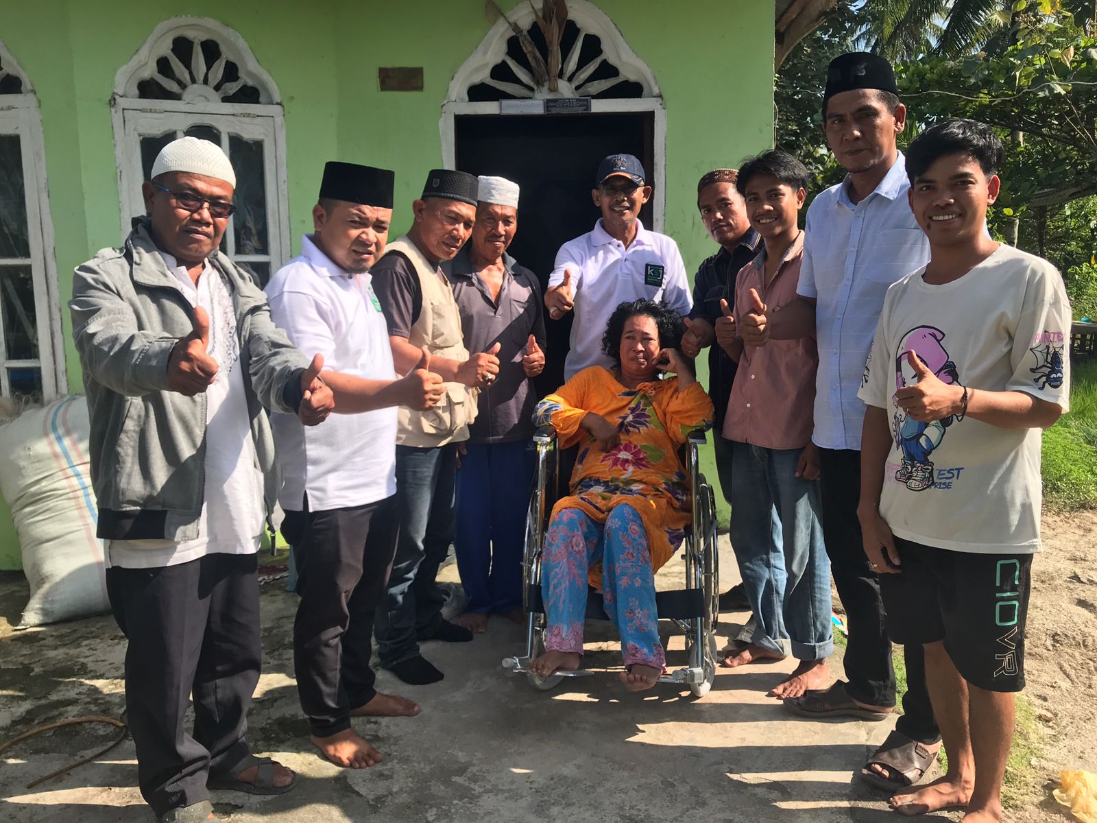 Jumat Barokah, KSJ Santuni Anak Yatim dan Serahkan Kursi Roda