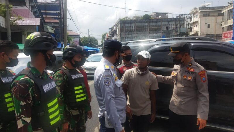 Cegah Peredaran Petasan, Tim Gabungan Polrestabes Medan Sambangi Penjual Kembang Api di Pasar Petisah 