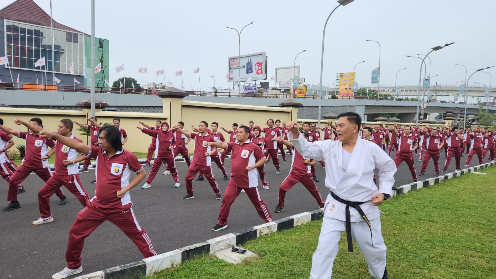 Disela Sela Kesibukan Menjaga Kamtibmas, Personil Ditintelkam Laksanakan Olahraga Bela Diri Karate Polri