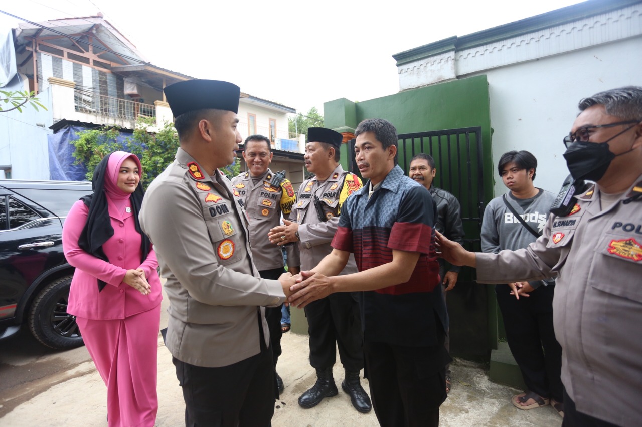 Kapolres Cianjur Takziah ke Rumah Duka Istri Anggota Polri yang Meninggal