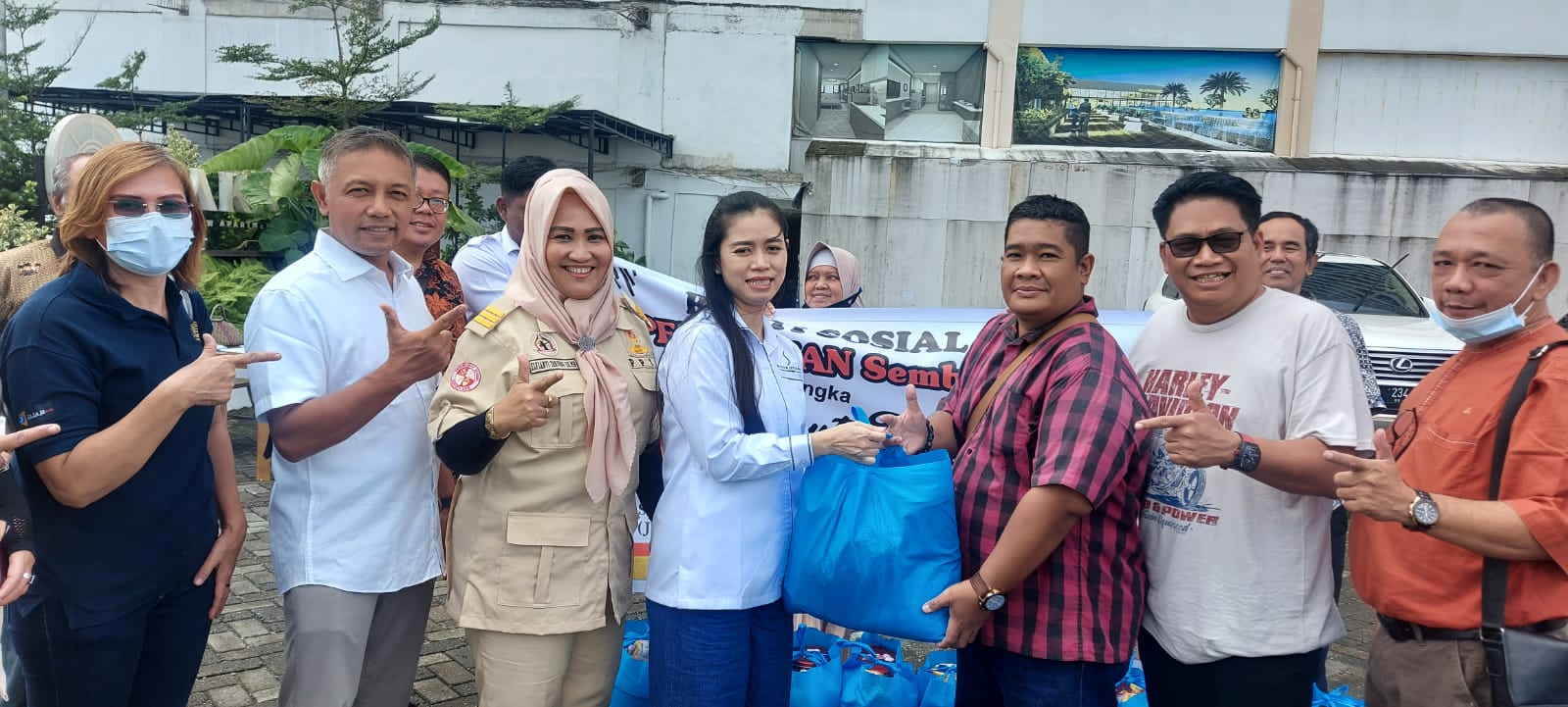 Kolaborasi Pengusaha Properti Skyview Bu Ayin, Partai Gerindra Sumut dan JMSI -SMSI Berikan Bantuan Sembako untuk Wartawan
