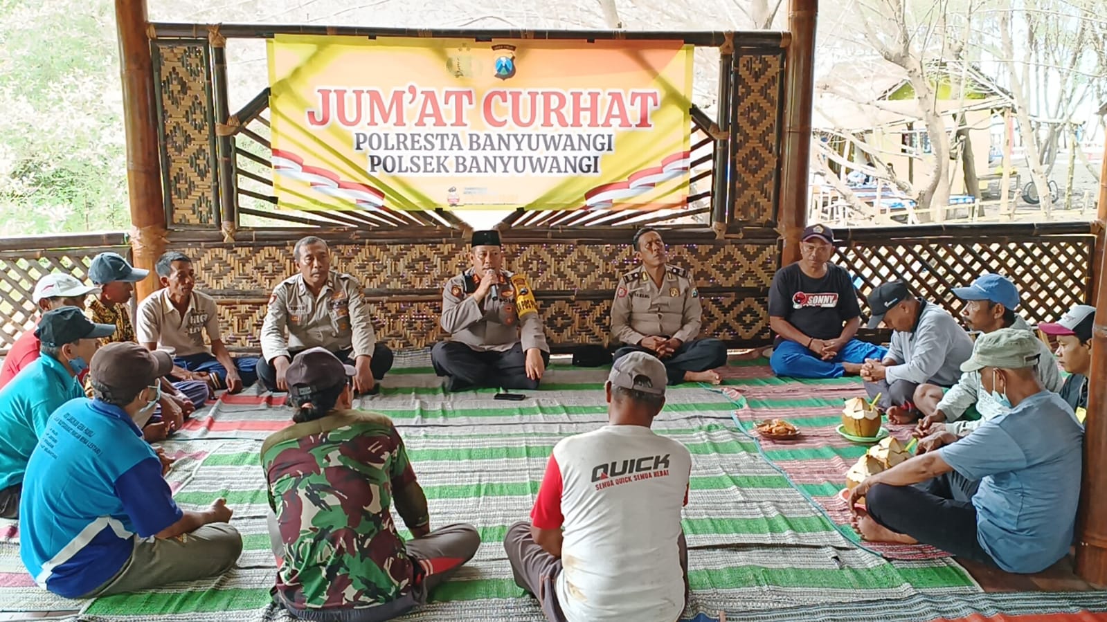 Polsek Banyuwangi Gelar Jum’at Curhat Bersama Pokmas Pantai Cemara Kelurahan Pakis 