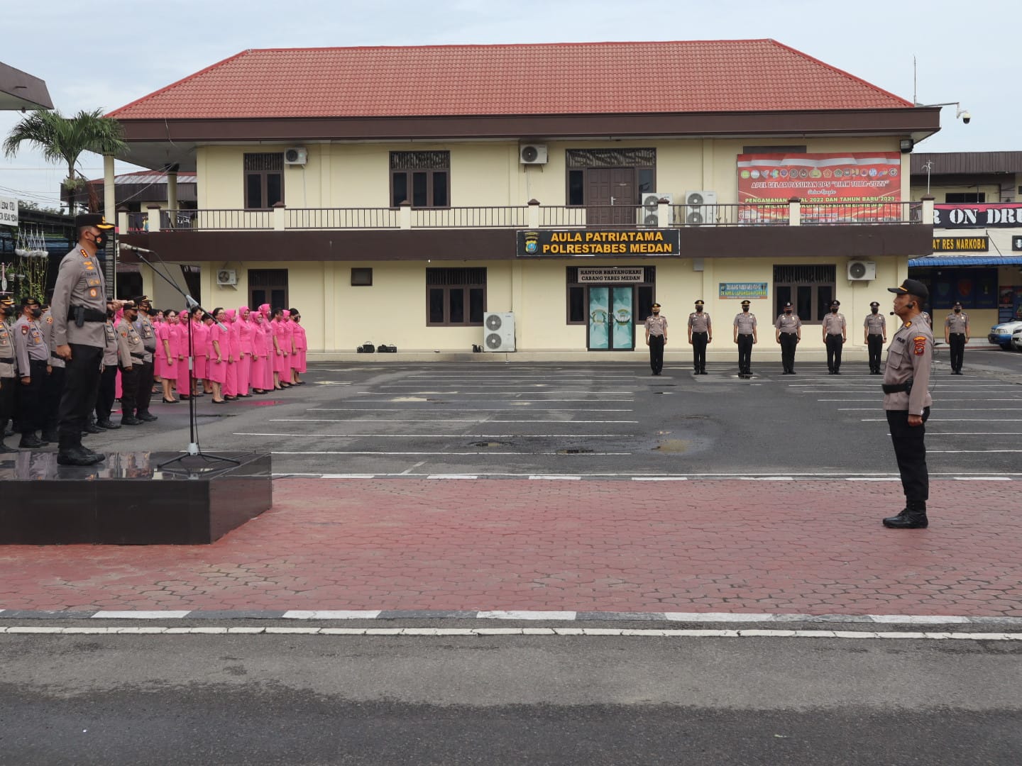 Kapolrestabes Medan Pimpin Upacara Kenaikan Pangkat 