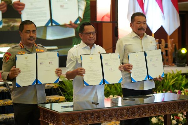 MoU Soal Penanganan Aduan Kasus Pelanggaran Hukum Pemda disahkan Mendagri, Jaksa Agung, Kapolri