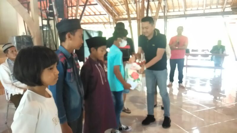 Ratusan Anak Yatim Piatu Terima Bantuan Dari Wisata Jona Garden.