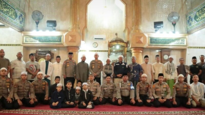 Salat Subuh di Masjid Nurul Muslimin, Wakapolda Sumut : Jadi Umat Muslim harus Pintar