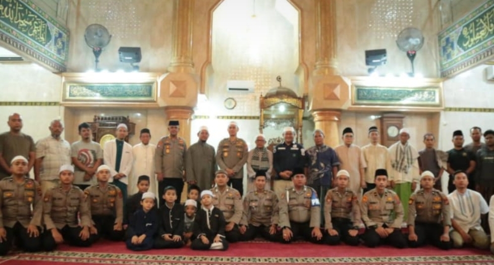 Salat Subuh di Masjid Nurul Muslimin, Wakapolda Sumut : Jadi Umat Muslim harus Pintar