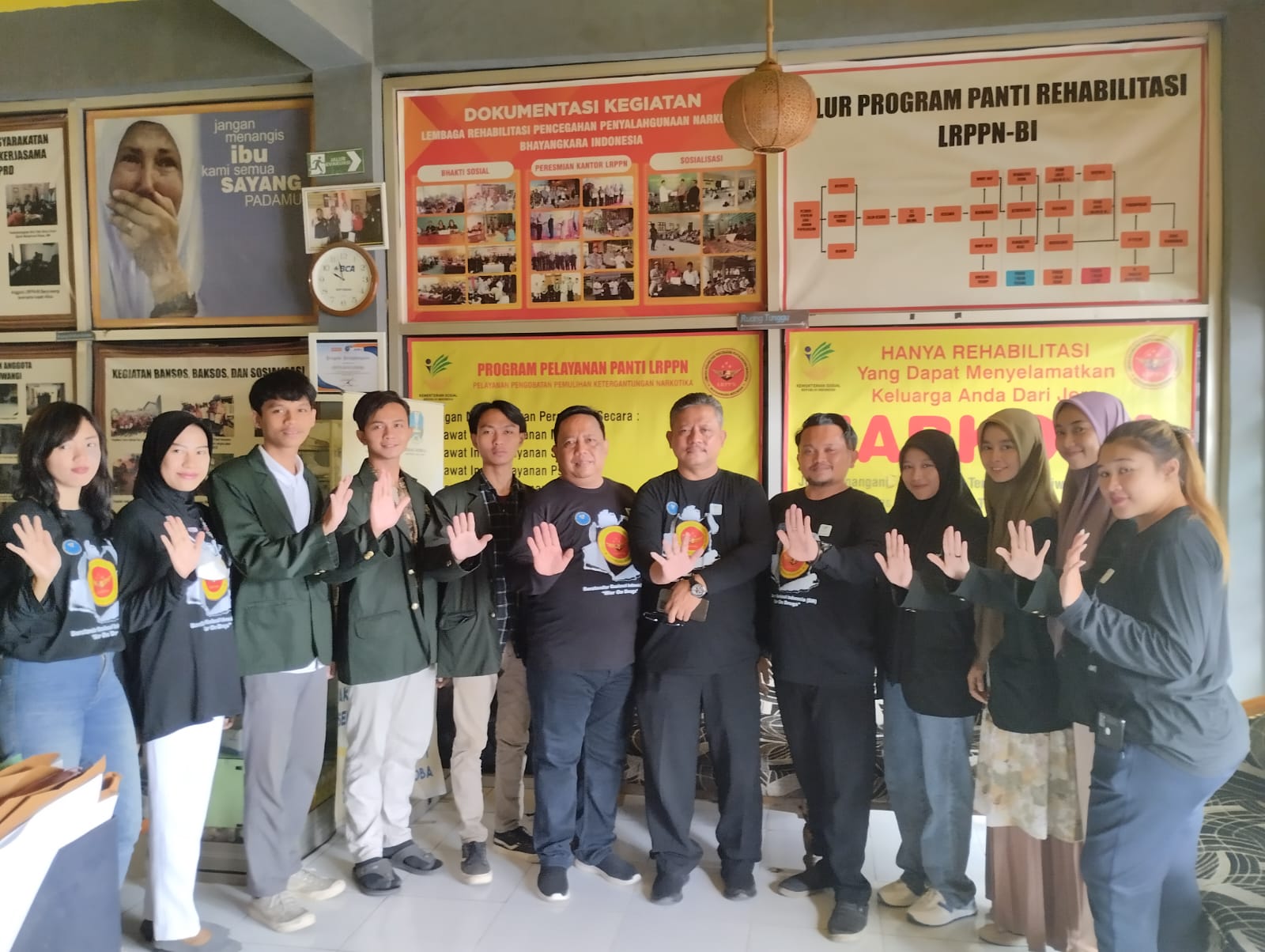 Kunjungan dan pembinaan PLT Kepala Bakesbangpol Banyuwangi Sekaligus Launching Ambulance baru LRPPN-BI Banyuwangi bersama PPL Mahasiswa UIN sunan Ampel Surabaya 