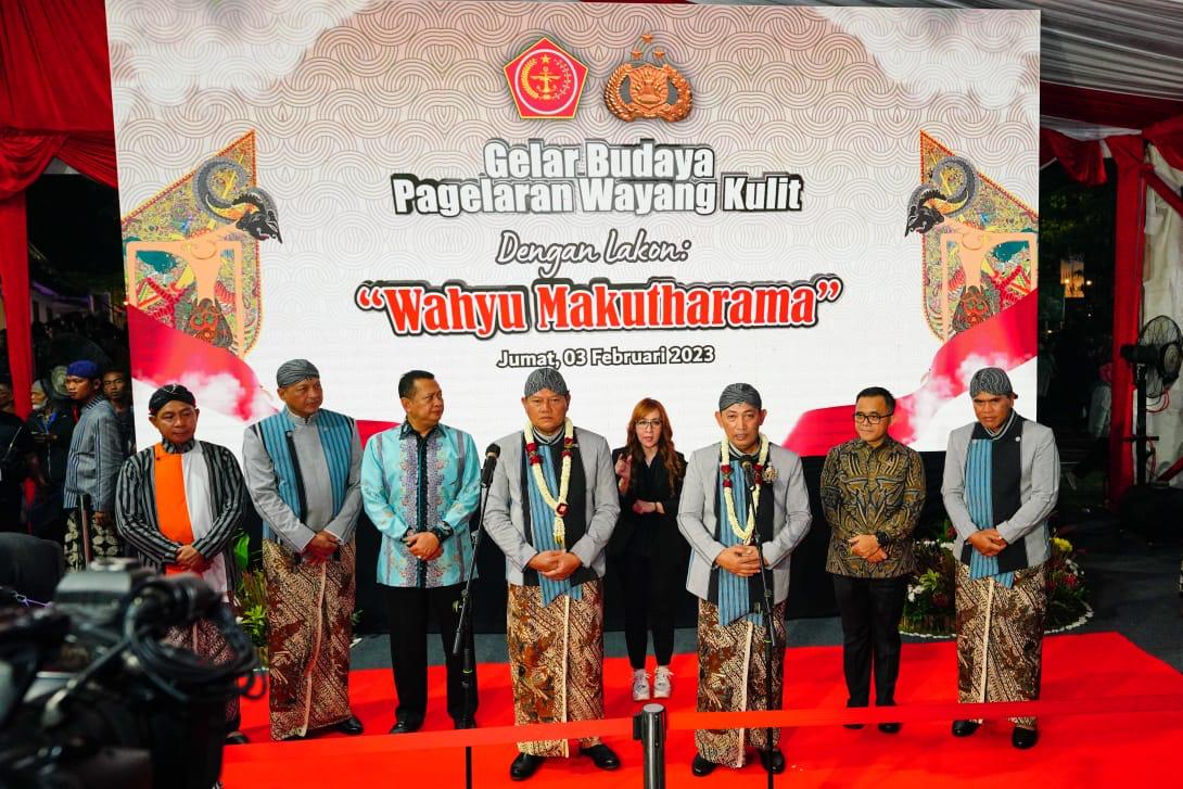 Gelar Wayang Kulit, Kapolri: Perkuat Sinergitas TNI-Polri dan Semakin Dekat dengan Masyarakat 