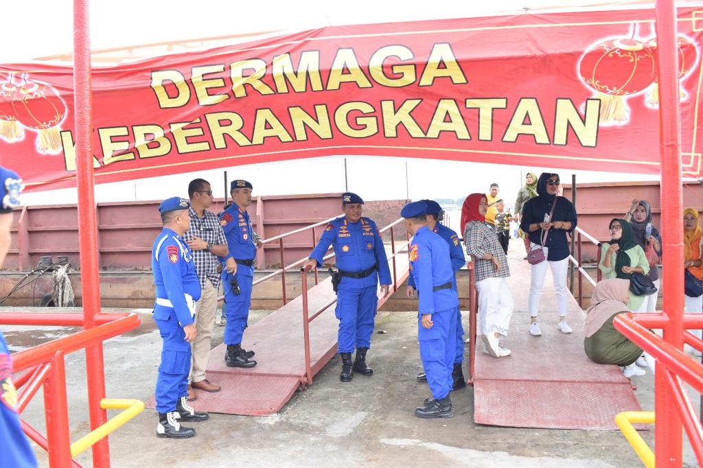 Dir Polairud Polda Sumsel Turun Langsung Pengamanan Malam Puncak Cap Go Me