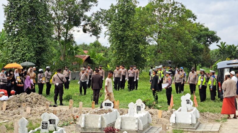 Alumni SEBA POLRI 90/91 Melayat Ke Rumah Duka Aiptu SB.Matondang Di Jalan Bakti Luhur Medan