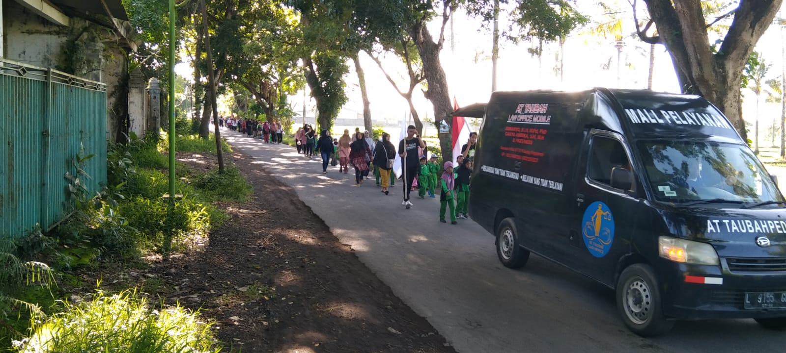 Jalan Sehat Semarakan HUT ke 4 PKBM AT Taubah