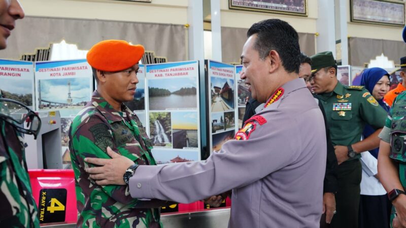 Kapolri Beri Apresiasi Langsung ke TNI yang ‘Berputar’ dan Tim Gabungan Evakuasi Kapolda Jambi 