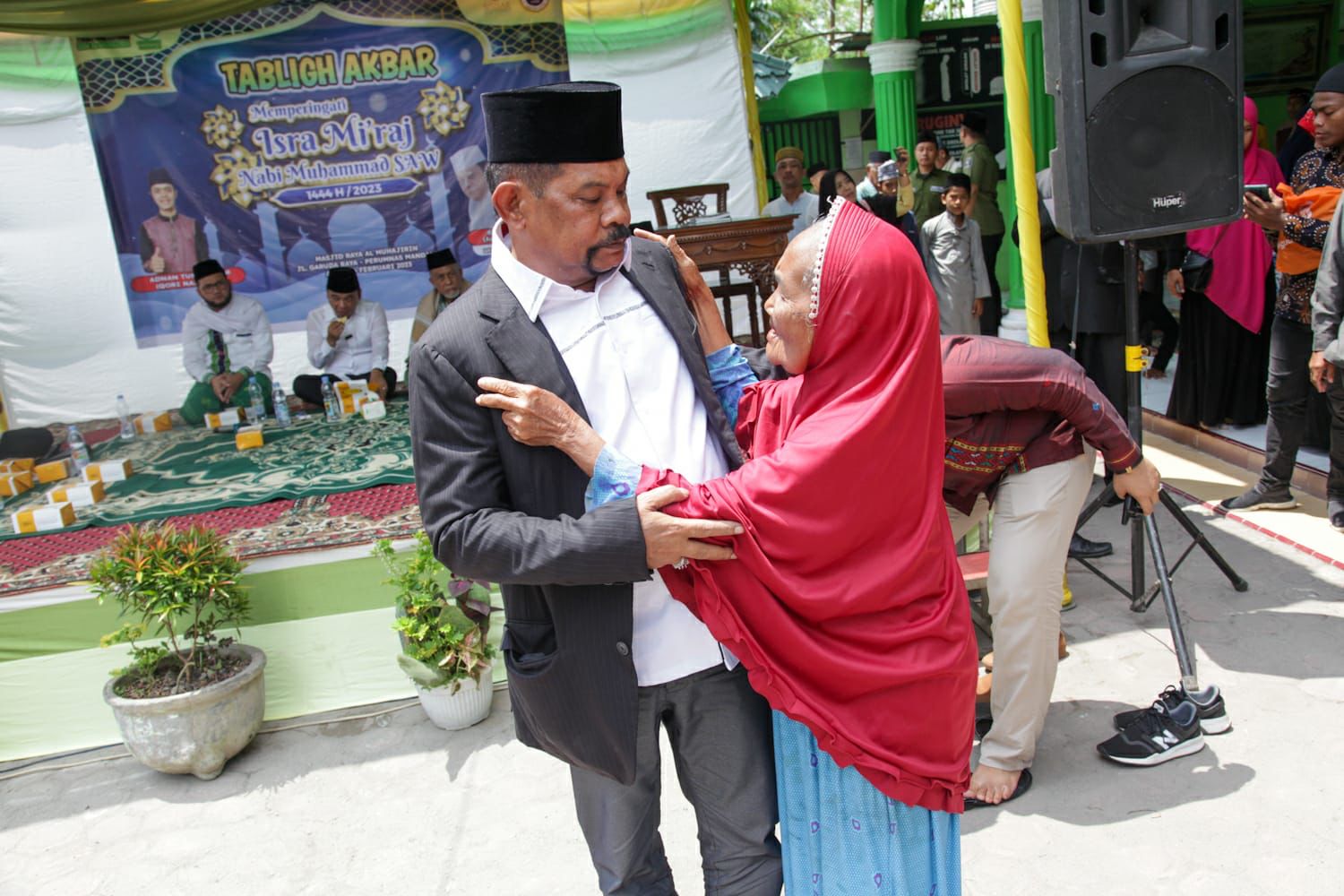 Disapa Warga Perumnas Mandala, Rahudman Ajak Bangun Jembatan Hati 