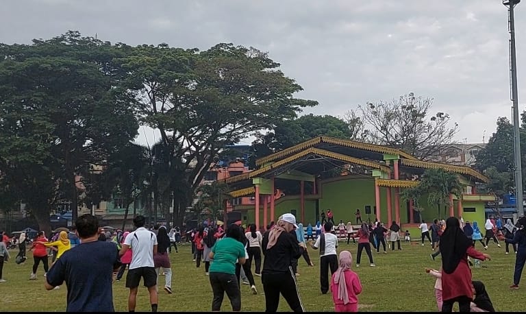 Antusias Warga Binjai Melakukan Car Free Day (CFD) Di Lapangan Merdeka Binjai