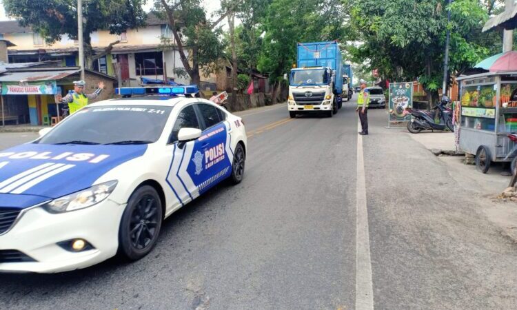 Polda Sumut kawal Logistik F1 Powerboat meninggalkan Balige, membawa cerita Indahnya Danau Toba