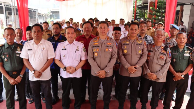 Kapolrestabes Medan Beri Tali Asih ke Anak-anak Penderita Stunting di Polsek Medan Area 