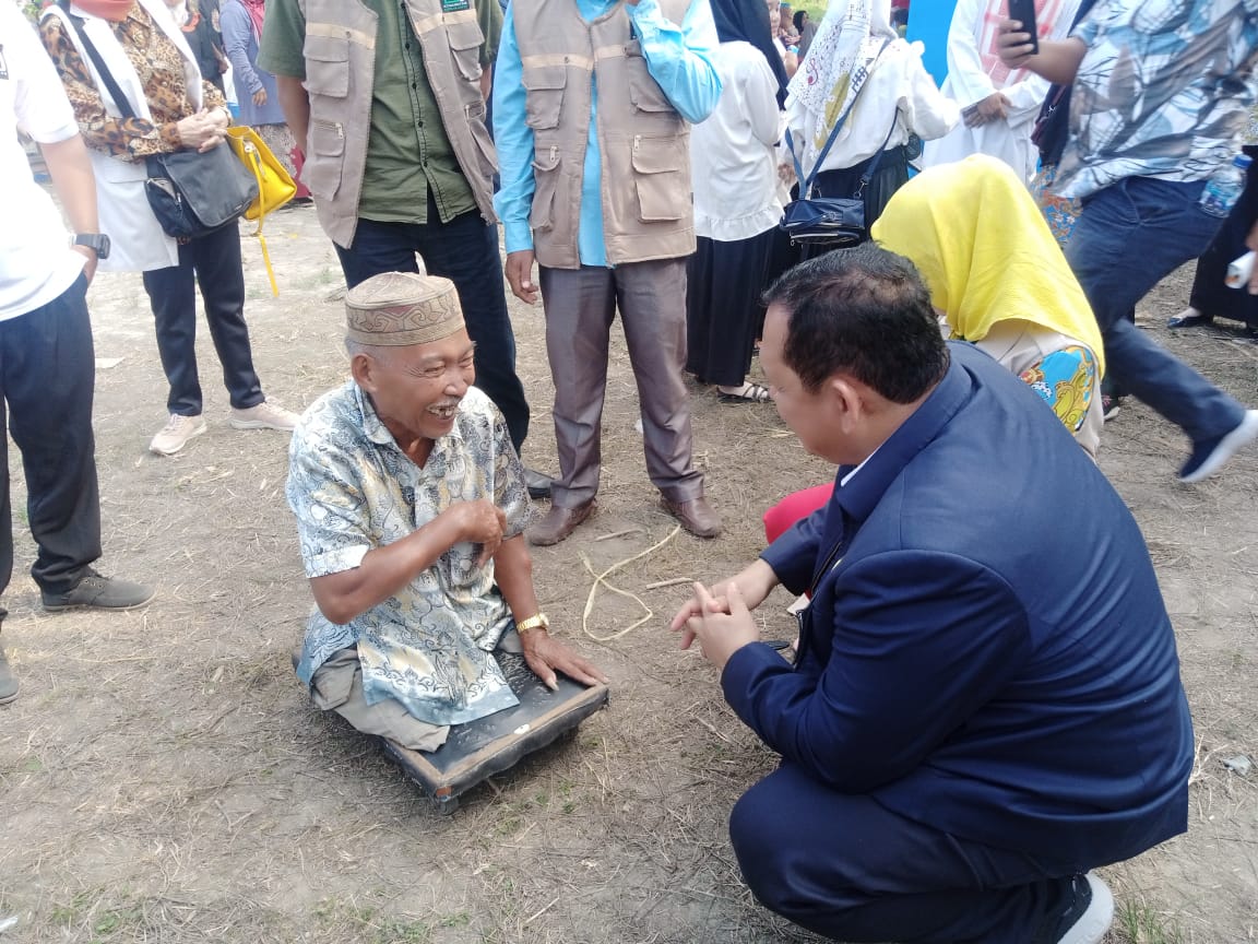 Kek Nasri Berjalan Sejauh 5 KM Hanya Ingin Bertemu Sang Pejuang Dhuafa