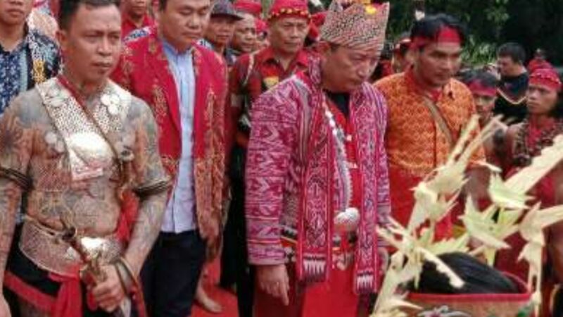 Kapolri Jenderal Sigit Mendapatkan Gelar Kehormatan Patih Oleh Masyarakat Dayak