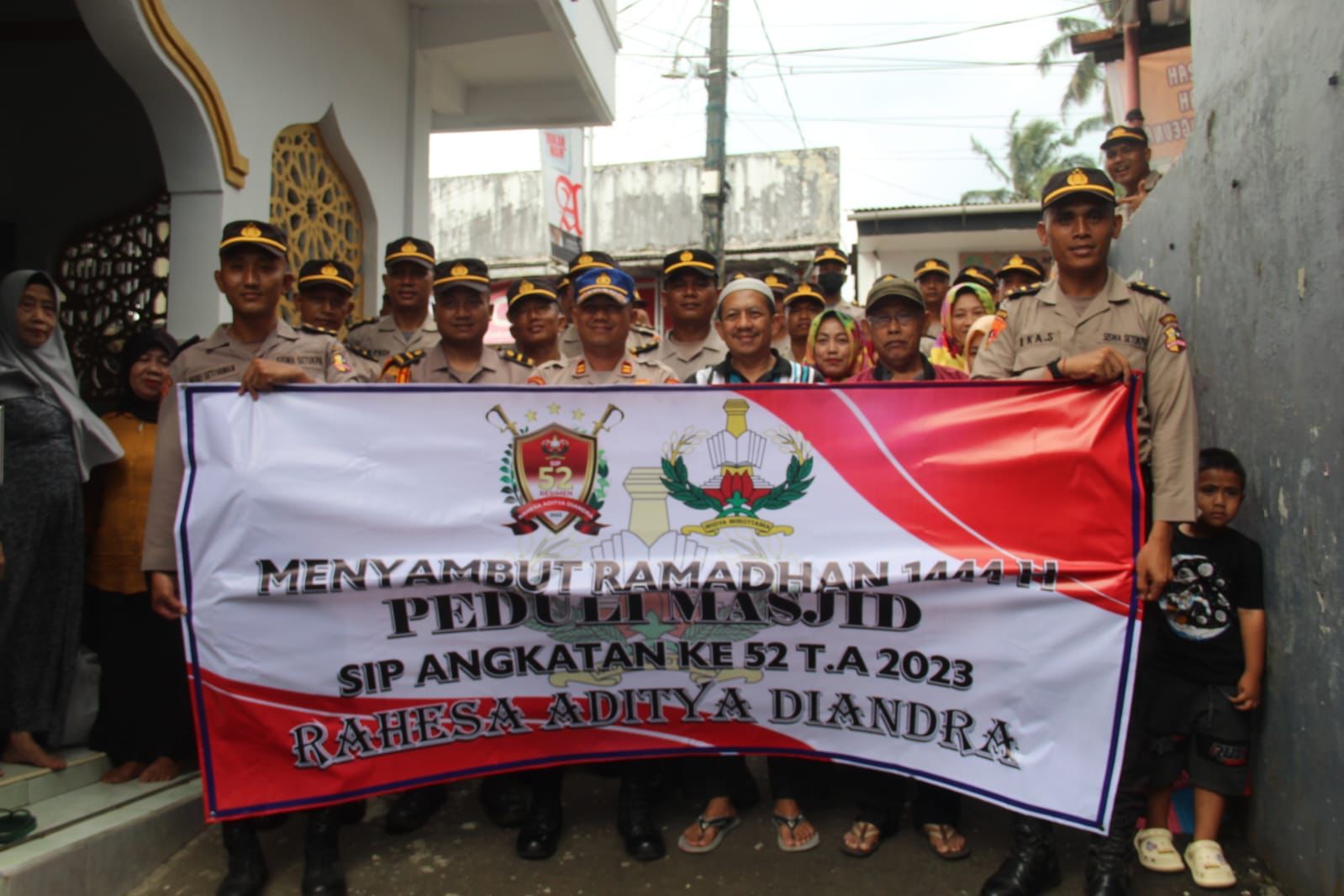 Sambut Ramadhan, Resimen Rahesa Aditya Diandra (RAD) SIP 52 Gelar Baksos Membersihkan 7 Masjid Di Kota Sukabumi