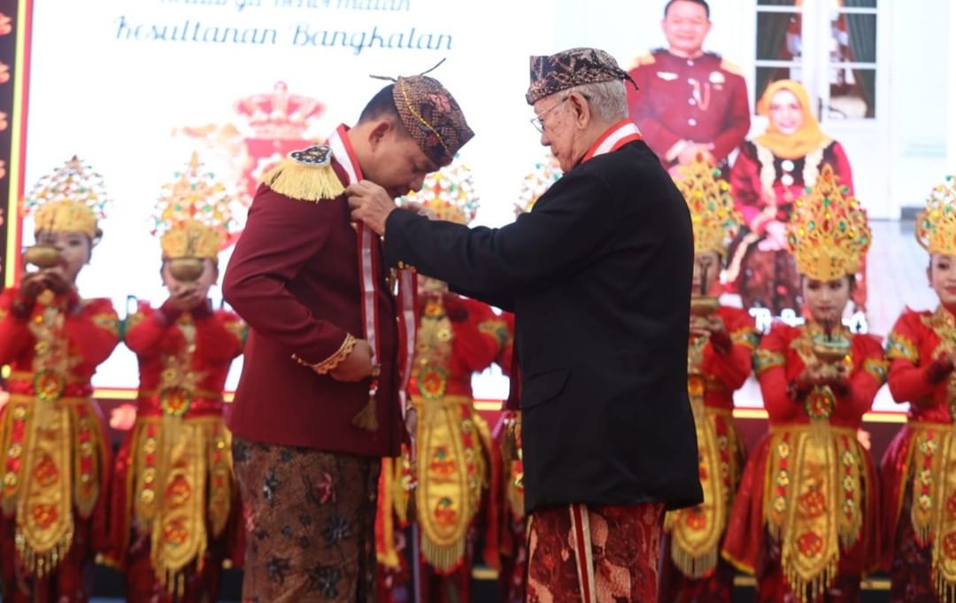 Kasad Terima Gelar Kesultanan Bangkalan Madura