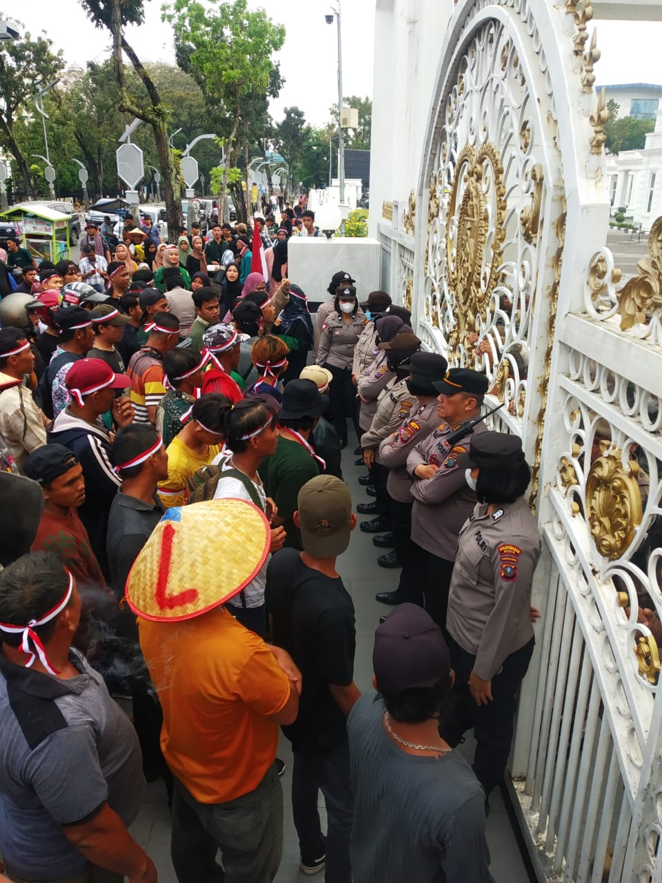 Polrestabes Medan Kawal Aksi Unras Masyarakat Labura ke Kantor Gubernur Sumatera 