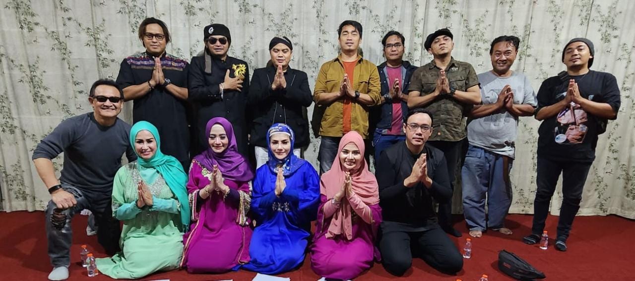 Para Artis Dan Ustad Berkumpul Mengadakan Rekaman Lagu Shalawat  Kekasih Allah