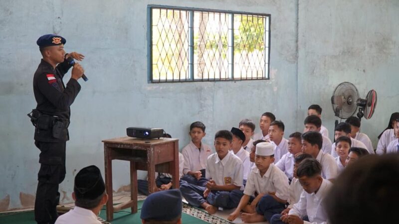 Brimob Kalbar Go To School Untuk Ciptakan Generasi Penerus Bangsa