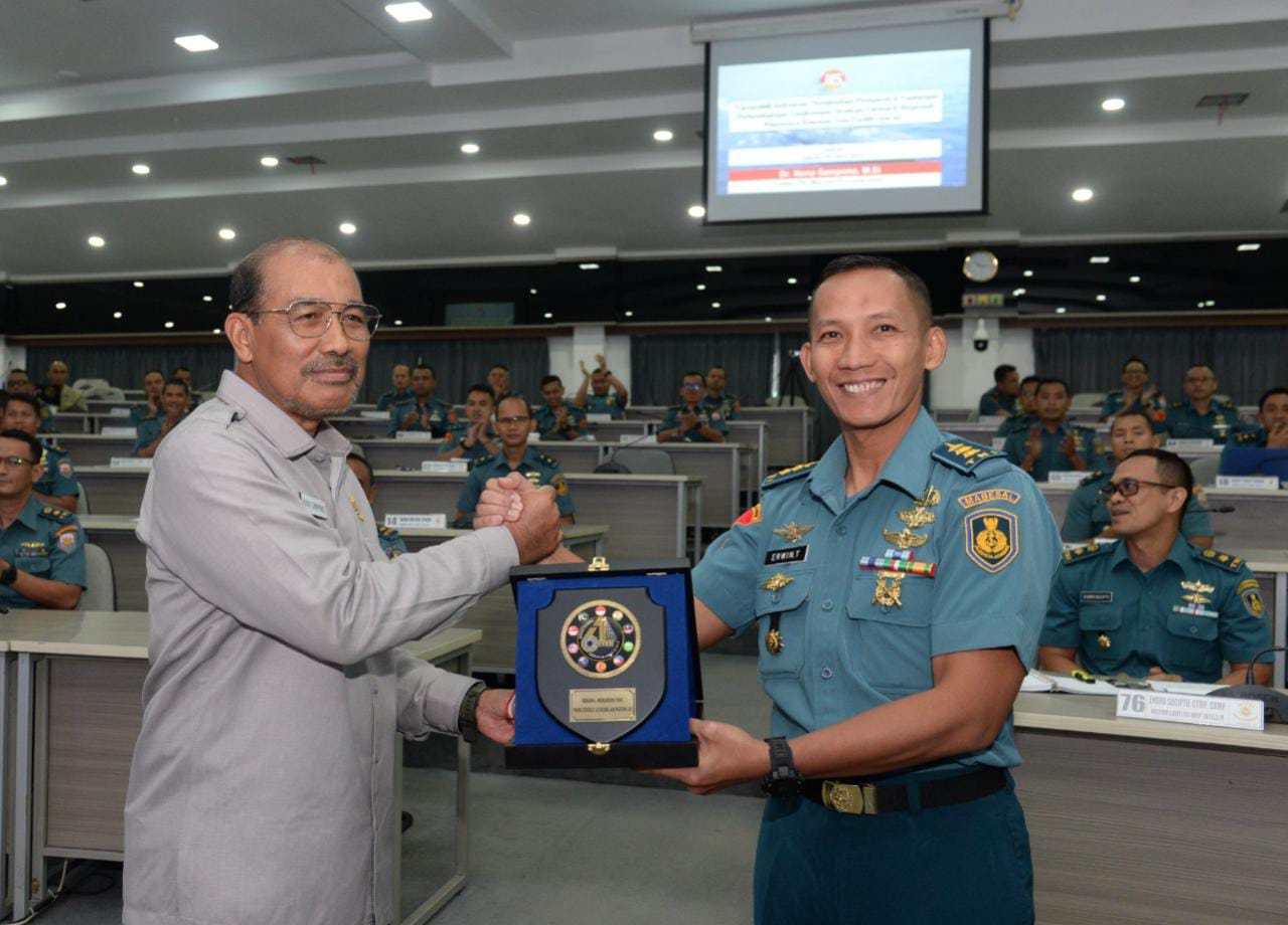 Letjend TNI Marinir (Purn) Dr. Nono Sampono Berikan Kuliah Kepada Pasis Dikreg Seskoal Angkatan Ke-61 TA 2023