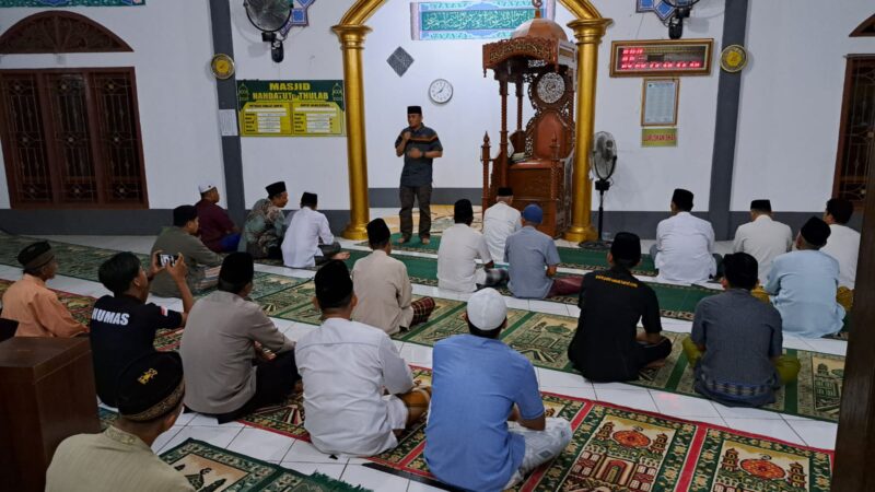 Kapolres Tanjab Timur Laksanakan Safari Ramadhan Dengan Taraweh Keliling